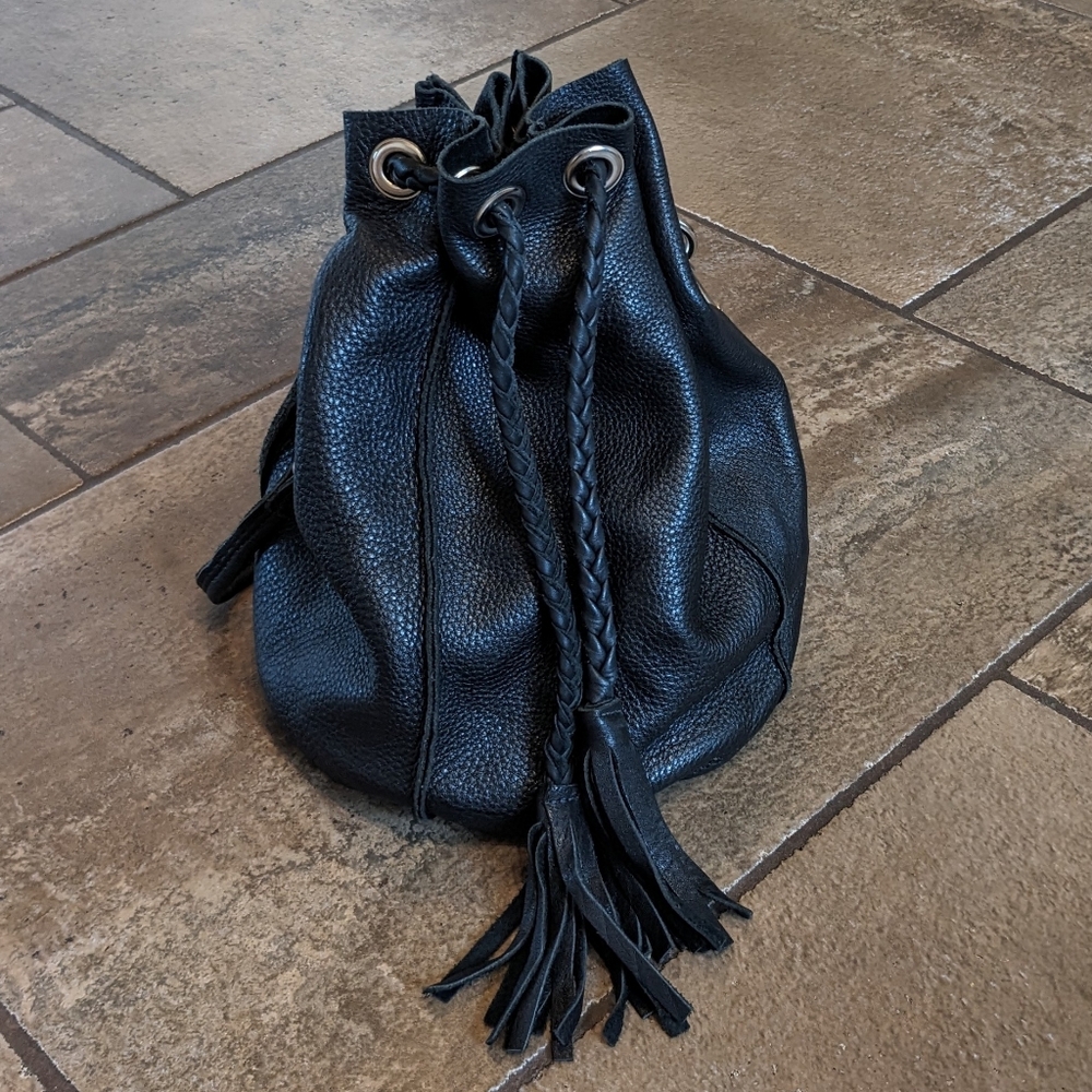 Ora Handcrafted Leather Boho Grunge Soft Chic Bucket/Shoulder Bag Black